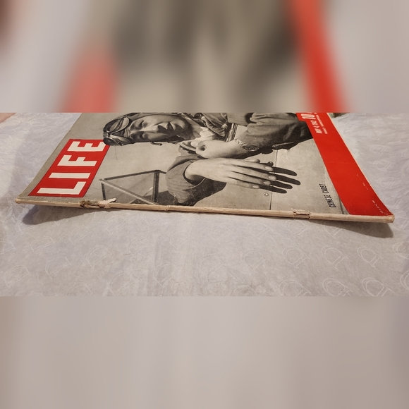 VINTAGE Life Magazine May 4th 1942 A Chinese Soldier & WWII - Picture 3 of 10